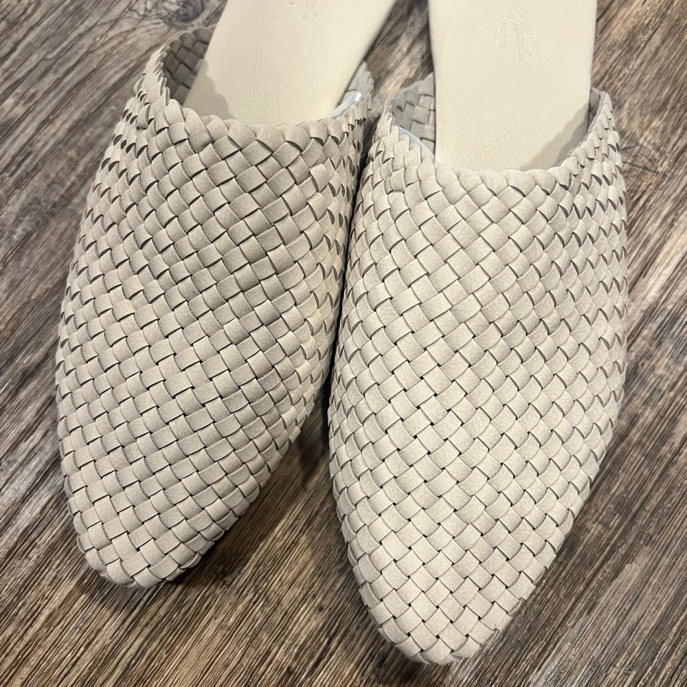 Universal Thread | Mules Size 9